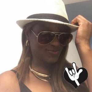 Meet your Posher, Leslie